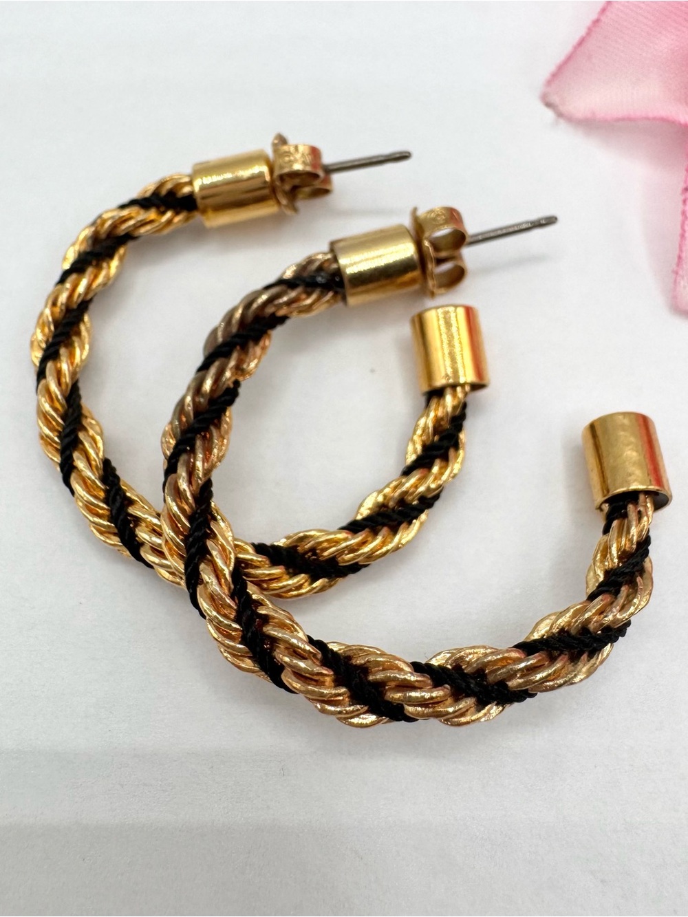 Vintage Avon Hoop Earrings Rope Twist Black Accent Gold Tone 90s Chic Signed